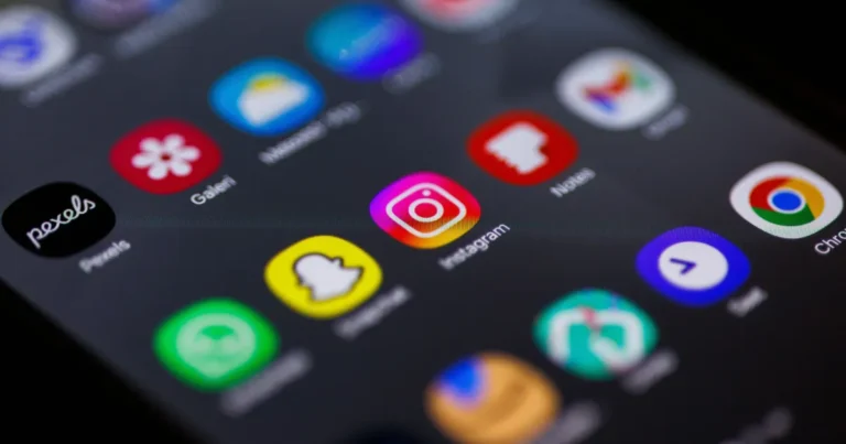 Decoding the Instagram Logo Geometry